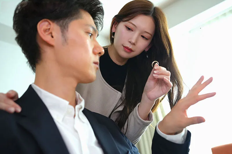 Vợ yêu đi đi chơi, người chồng ở nhà bị nhỏ em bà xã gạ quan hệ không trượt phát nào